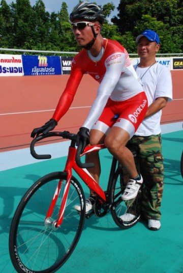 702425_518579384880052_1781240773_n